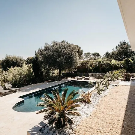 Vila Spacious With Pool Close To The Beaches *