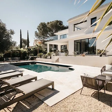 Vila Spacious With Pool Close To The Beaches *